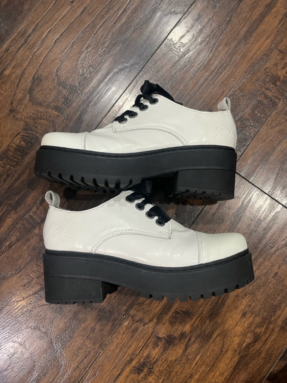 Yosuke USA Platform Lace-Up Women’s Shoes White with Black Ribbon Laces Sz 7